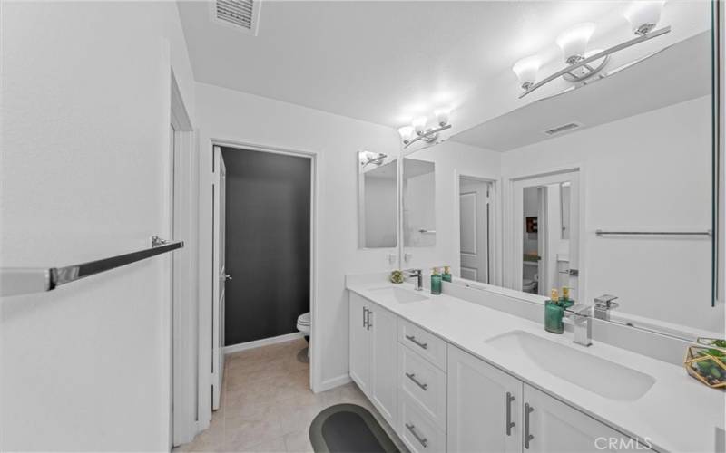 Master Bathroom  w/ Walk in Closet