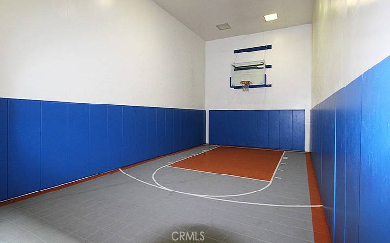 MET - Indoor Basketball Courts