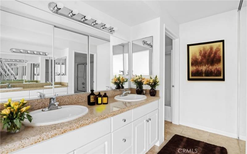 Virtually Stage – Master Bathroom