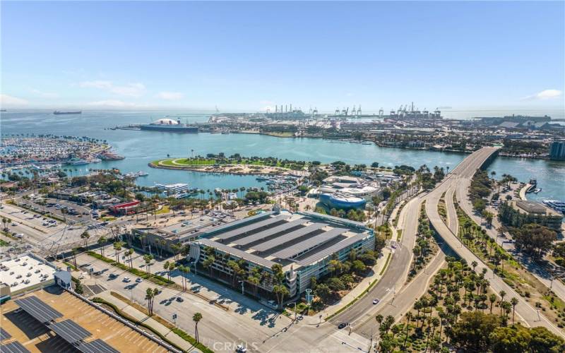 Your new neighborhood offers an afternoon at the Aquarium, a morning shopping at The Pike, an evening stroll around Rainbow Harbor and a dinner overlooking the water, a weekend run or bike ride on the the LA River and Beach Bike Path or a Ferry Ride to the Queen Mary or Alamitos Bay!