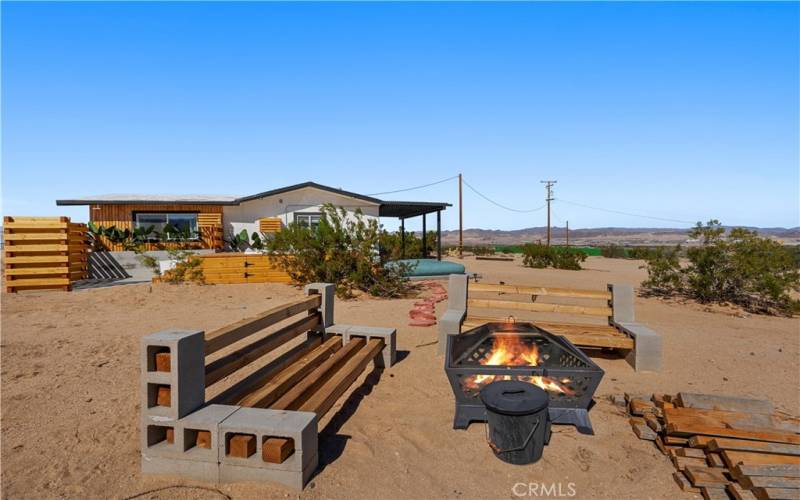 Firepit Area

Evening Gatherings: Share stories and s’mores around the firepit under the starry desert sky.