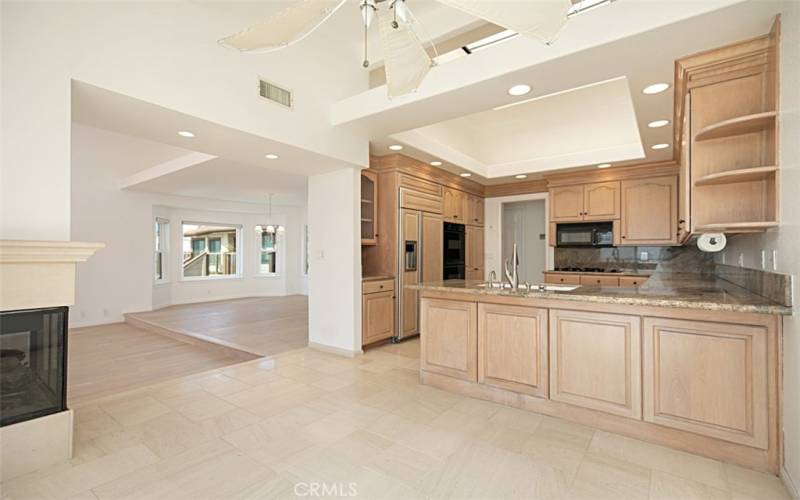 Kitchen dining area .