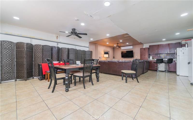 3 Car garage / Dining area