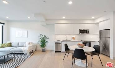 5750 Lexington Avenue, Los Angeles, California 90038, 1 Bedroom Bedrooms, ,1 BathroomBathrooms,Residential Lease,Rent,5750 Lexington Avenue,24438967