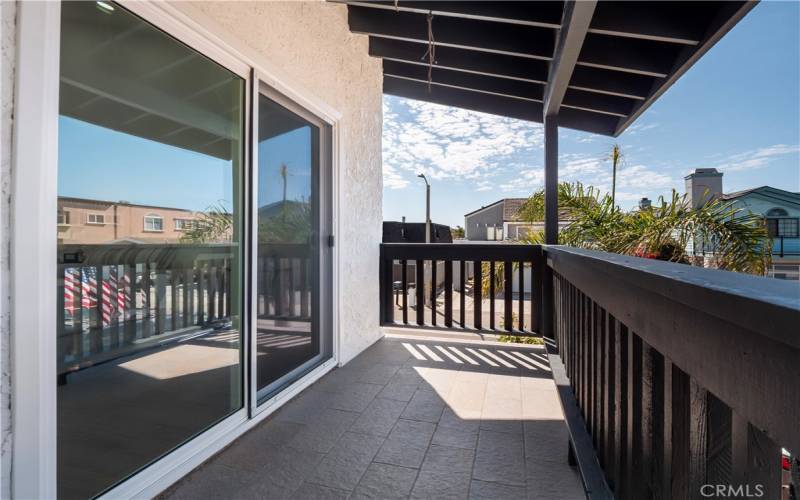 balcony - both bedrooms have access