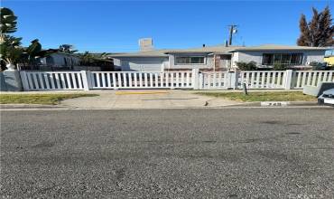 749 W 131st Street, Compton, California 90222, 2 Bedrooms Bedrooms, ,1 BathroomBathrooms,Residential,Buy,749 W 131st Street,DW24190193