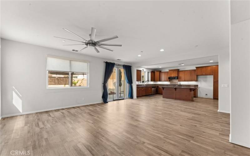 family room and kitchen towards the backyard