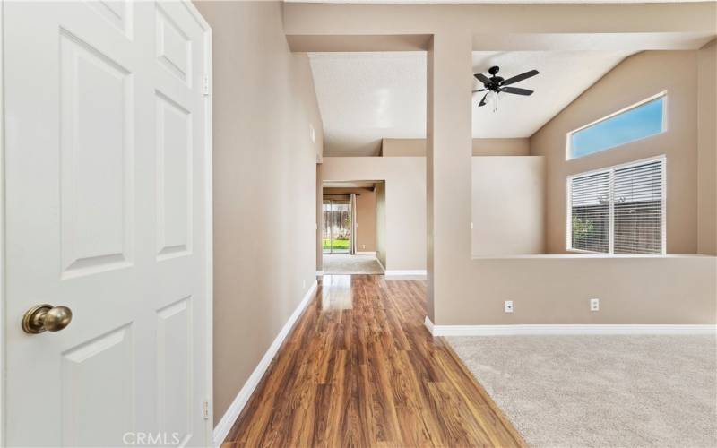 Open entry way with coat closet