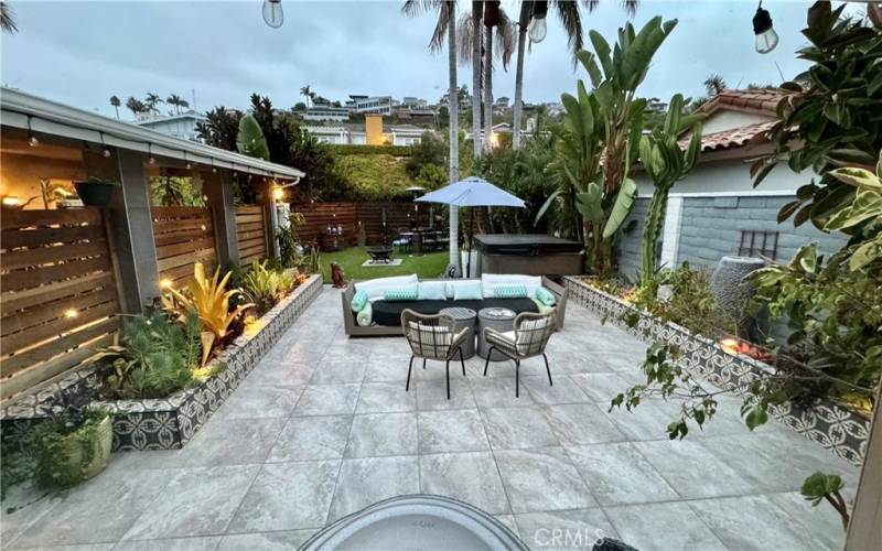 Courtyard with jacuzzi