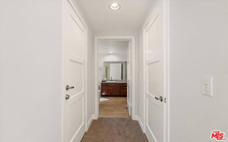 2 walk-in closets