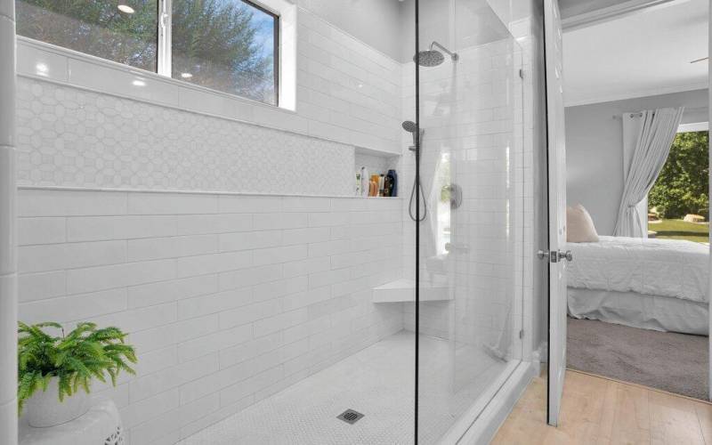 primary large shower