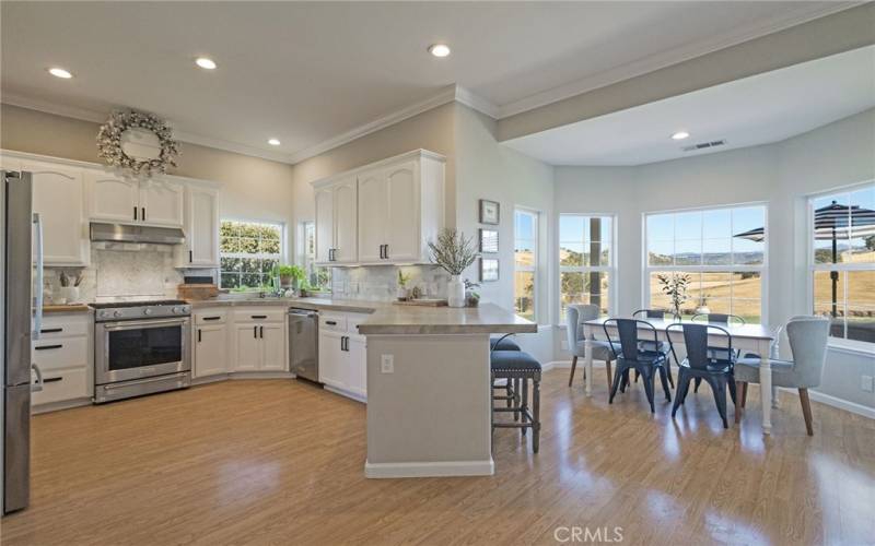 Remodeled Kitchen w/ Gas Range, Breakfast Bar and Dining Area