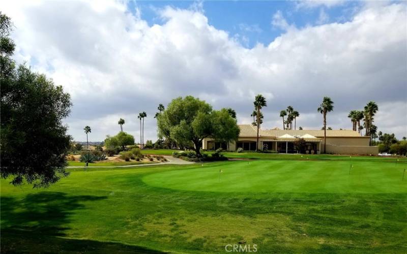 Putting Green and Sandwedge (Bistro)