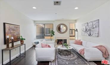 6938 Laurel Canyon Boulevard 206, North Hollywood, California 91605, 2 Bedrooms Bedrooms, ,2 BathroomsBathrooms,Residential,Buy,6938 Laurel Canyon Boulevard 206,24439421