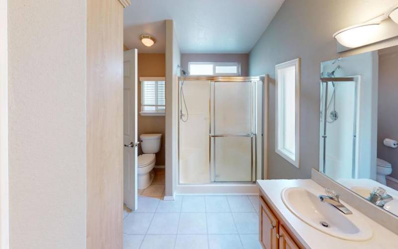 246-Settles-Drive-Bathroom