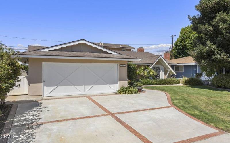 Brick lined drive/walkway