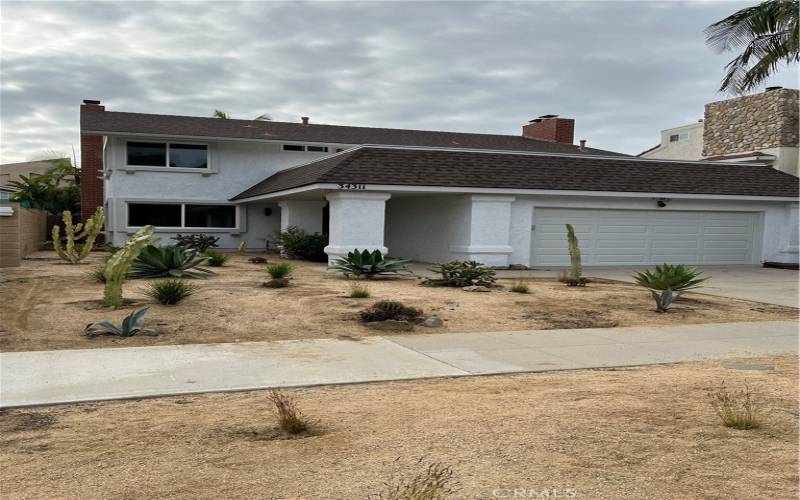 This home has the 3 L's (Location!) as well as being Private, Subtle and Setbac. A wonderful pallet to make  elegant, mid-century or more laid back depending on your style.