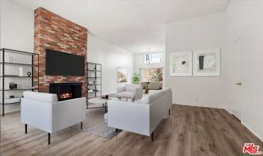 2452 Chelsea Place L, Santa Monica, California 90404, 3 Bedrooms Bedrooms, ,2 BathroomsBathrooms,Residential,Buy,2452 Chelsea Place L,24439341