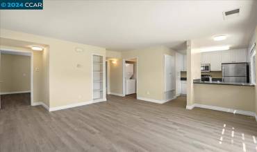 2520 Walters Way 5, Concord, California 94520, 2 Bedrooms Bedrooms, ,1 BathroomBathrooms,Residential,Buy,2520 Walters Way 5,41073168