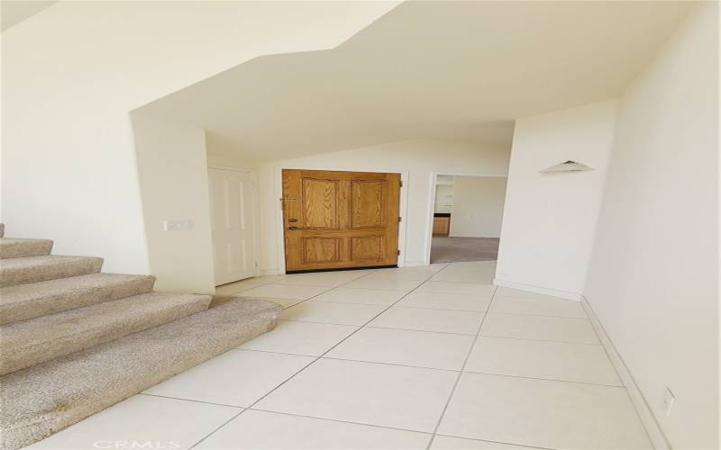 ENTRY HALL W/ COAT CLOSET