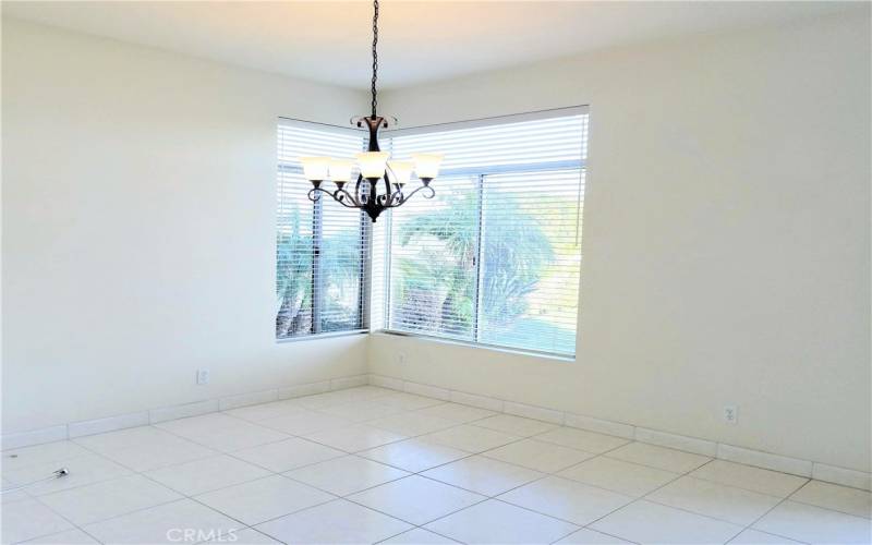 DINING ELL W/ CHANDELIER & GOLF VIEWS