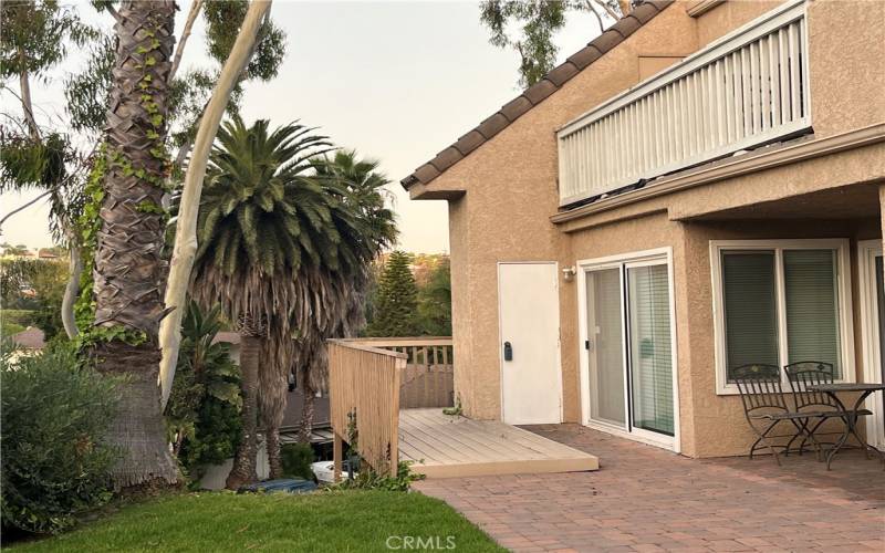 wrap around patio/deck leads from front door past all the bedrooms and out to pool area.