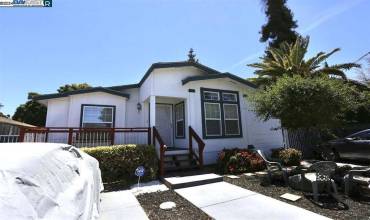 652 S Elmhurst Avenue, Oakland, California 94603, 5 Bedrooms Bedrooms, ,3 BathroomsBathrooms,Residential,Buy,652 S Elmhurst Avenue,41073186