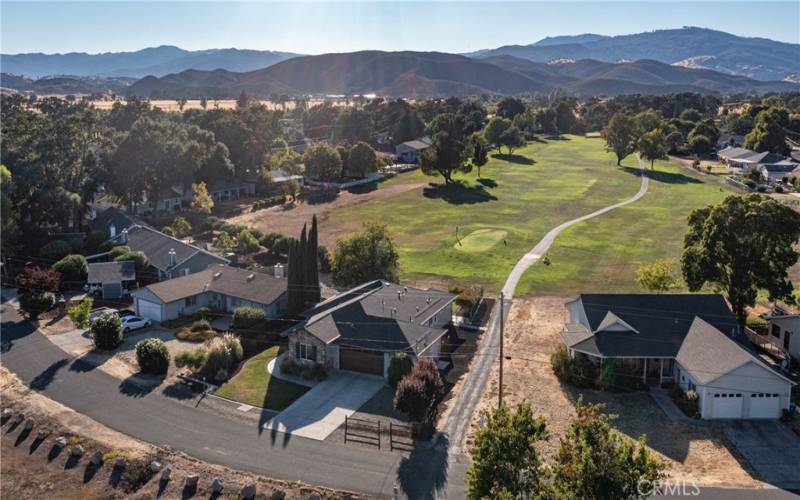 Overlook the tee box and 17th fairway.