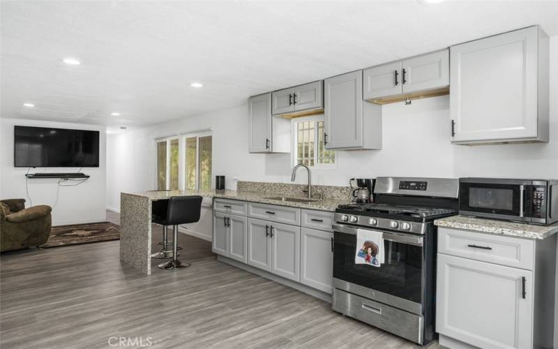 Kitchen with breakfast bar