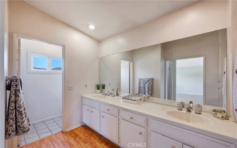 Main bathroom has recessed lights.