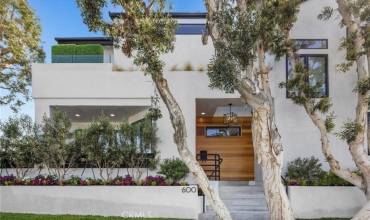 600 Heliotrope Avenue, Corona del Mar, California 92625, 3 Bedrooms Bedrooms, ,2 BathroomsBathrooms,Residential Lease,Rent,600 Heliotrope Avenue,PW24192008