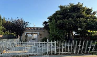 1744 W 37th Pl, Los Angeles, California 90018, 3 Bedrooms Bedrooms, ,1 BathroomBathrooms,Residential,Buy,1744 W 37th Pl,PW24190505