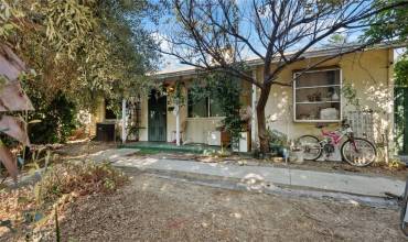 7416 White Oak Avenue, Van Nuys, California 91406, 2 Bedrooms Bedrooms, ,1 BathroomBathrooms,Residential,Buy,7416 White Oak Avenue,BB24188146