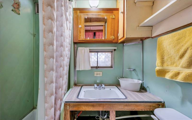 Guest trailer bathroom