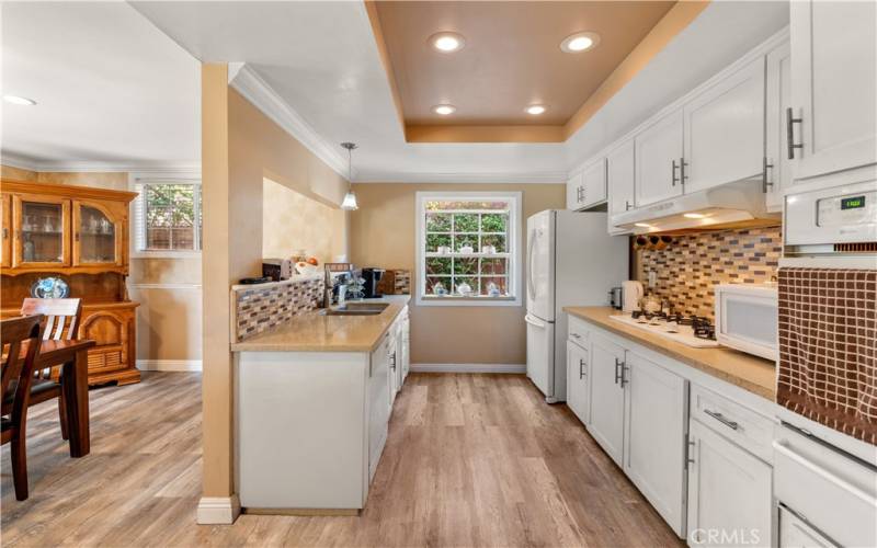 Beautiful kitchen with quartz counters, recessed lighting and beautiful back splash!