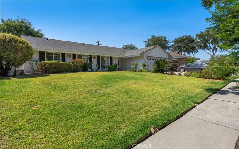 Beautiful single story with great curb appeal!