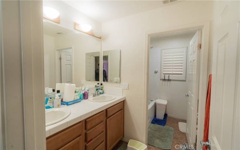 Shared Full Bathroom upstairs