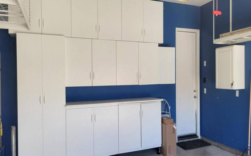 CUSTOM GARAGE CABINETS