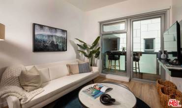 3223 Wilshire Boulevard 214, Santa Monica, California 90403, 1 Bedroom Bedrooms, ,1 BathroomBathrooms,Residential Lease,Rent,3223 Wilshire Boulevard 214,24440589