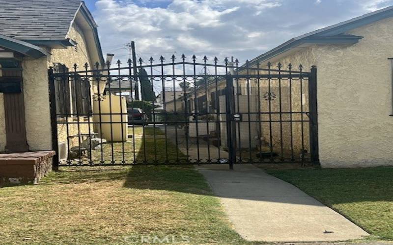 Side gate to both Properties