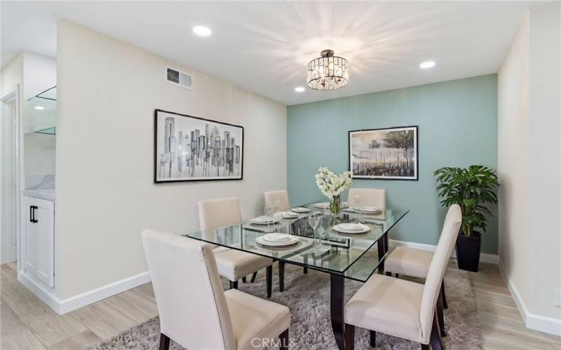 Large Dining Room for Friendly Visits,  Hosting Game Night or those Family Holiday Meals

Virtual Staging