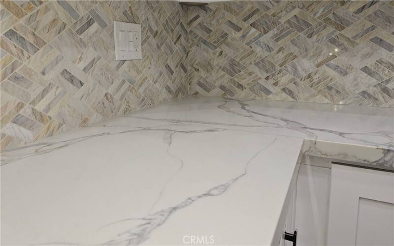 Kitchen Counter Quartz & Herringbone Inlaid Backsplash - just needs your  splash of color