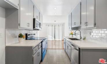 1045 N Kings Road 209, West Hollywood, California 90069, 2 Bedrooms Bedrooms, ,2 BathroomsBathrooms,Residential Lease,Rent,1045 N Kings Road 209,24439473