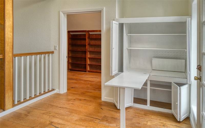 Upstairs Bedroom/Loft/Office