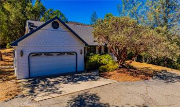 49764 Meadowwood Road, Oakhurst, California 93644, 3 Bedrooms Bedrooms, ,2 BathroomsBathrooms,Residential,Buy,49764 Meadowwood Road,FR24193398