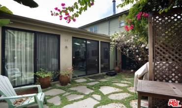 26 OZONE Avenue 1, Venice, California 90291, 1 Bedroom Bedrooms, ,1 BathroomBathrooms,Residential Lease,Rent,26 OZONE Avenue 1,24440471