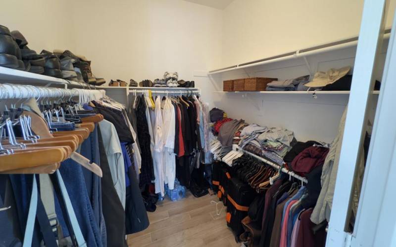 19 Master Closet