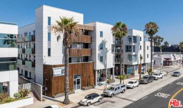 3223 Wilshire Boulevard 204, Santa Monica, California 90403, 3 Bedrooms Bedrooms, ,2 BathroomsBathrooms,Residential Lease,Rent,3223 Wilshire Boulevard 204,24441157