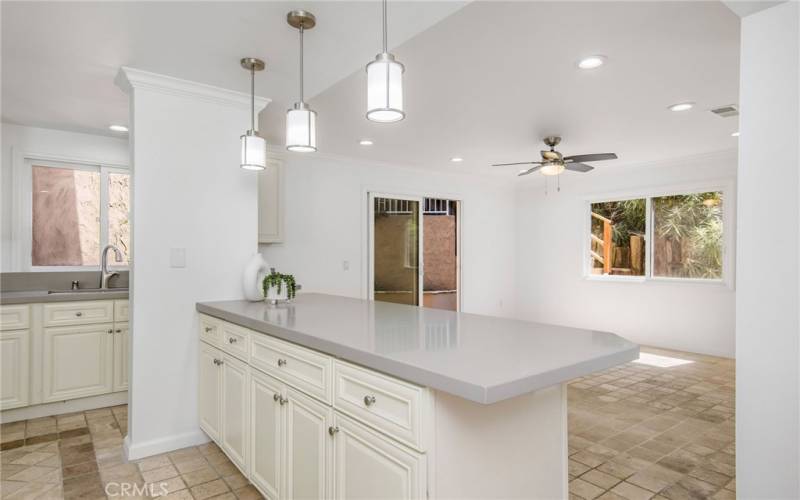 Breakfast Bar/Kitchen Island