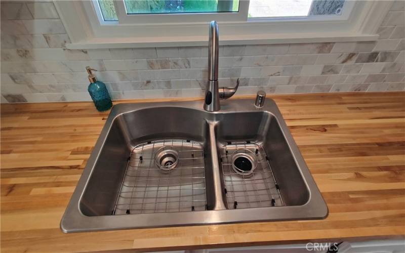 NEW DUEL STAINLESS STELL SINK.